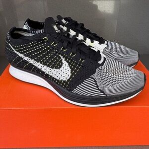 Nike Flyknit Racer Black White Volt Running Sneakers Mens Size 11 526628-011
